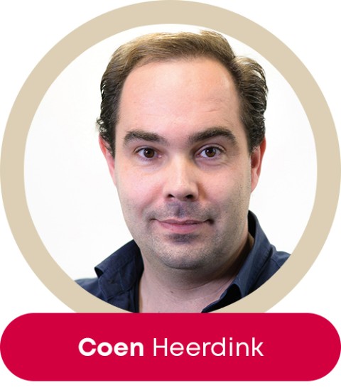 coen-heerdink-met-cirkel-en-naam