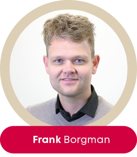 frank-borgman-met-cirkel-en-naam