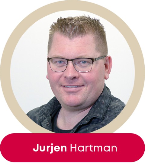 jurjen-hartman-met-cirkel-en-naam