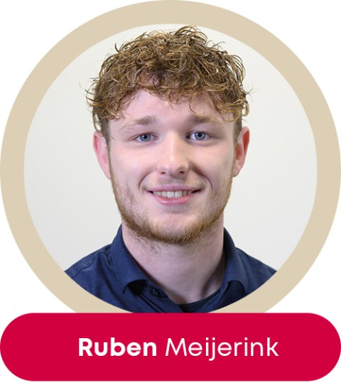 ruben-meijerink-met-cirkel-en-naam