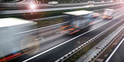 Lauffläche, Schulter und Seitenwand eines LKW-Reifens